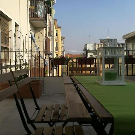 Con Grande Terrazzo In Via Lomellina - Lome 527 Milan