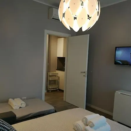 Διαμέρισμα Con Grande Terrazzo In Via Lomellina - Lome 527 *
