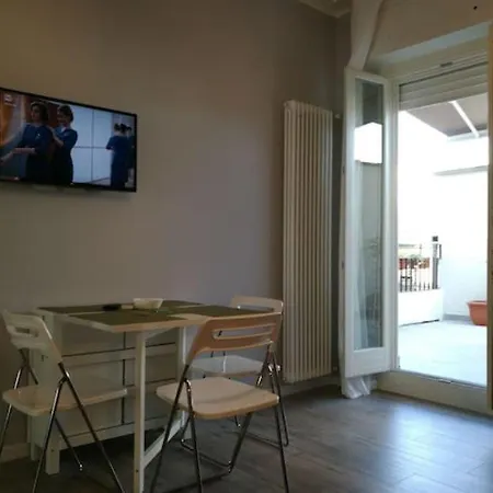 Appartement Con Grande Terrazzo In Via Lomellina - Lome 527 Milaan